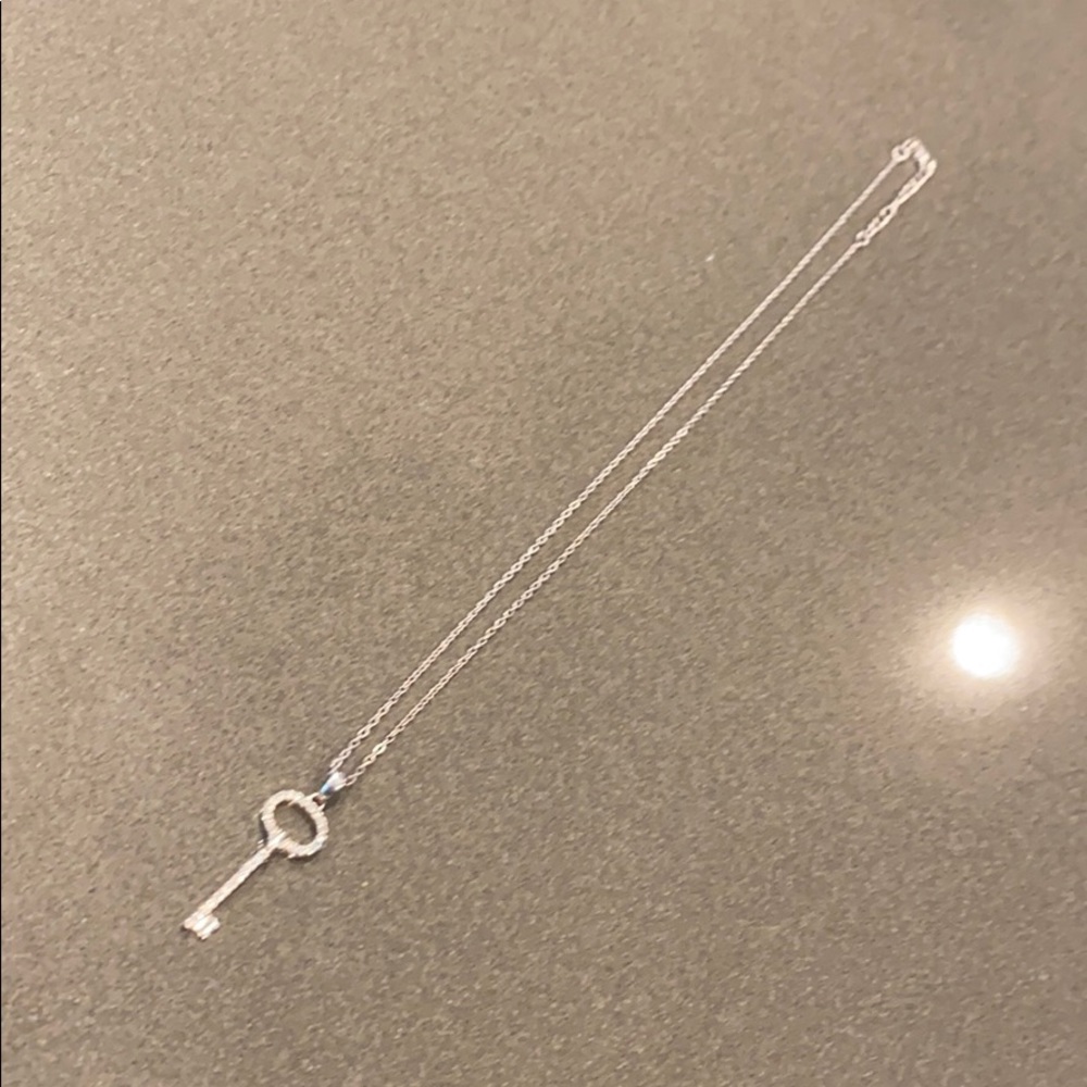 🔹Sterling Silver & Zirconia Key Pendant & Chain - Picture 5 of 8